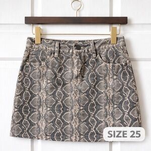 🐍 Chic Snake Print Mini Skirt ✨